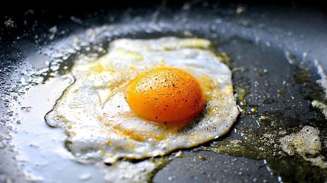 Τόσα χρόνια τηγάνιζες λάθος το αυγό σου – Πως θα το πετύχεις (εικόνες)